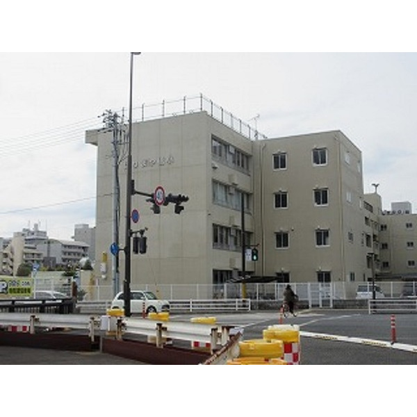 小学校　高知市立はりまや橋小学校（小学校）まで595m