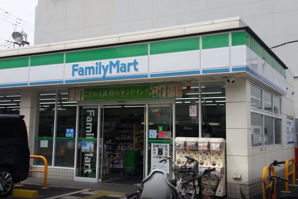 コンビニ　ファミリーマート 玉出西店（コンビニ）まで100m