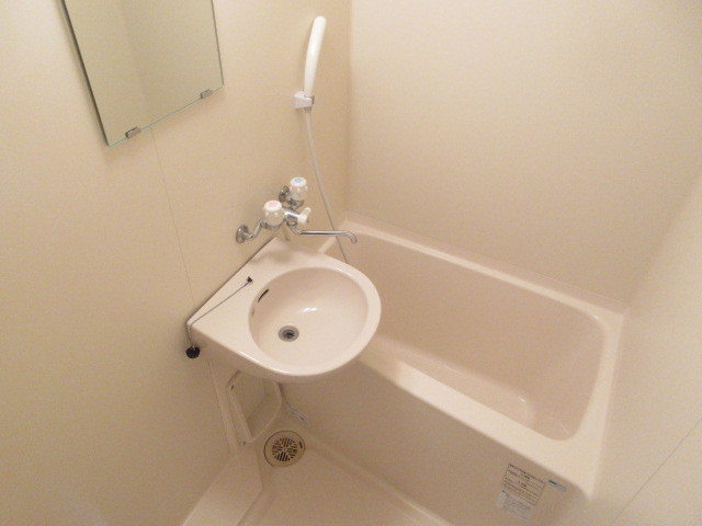 バス・シャワールーム　清潔感のある浴室で気持ち良いですね