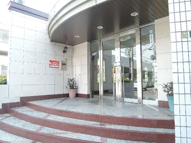 エントランス　玄関も豪華な佇まいです