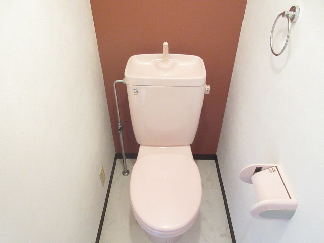 トイレ　洋式のトイレはゆとりのある空間です