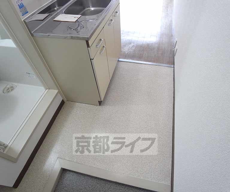 その他部屋・スペース　キッチンと廊下ですね。