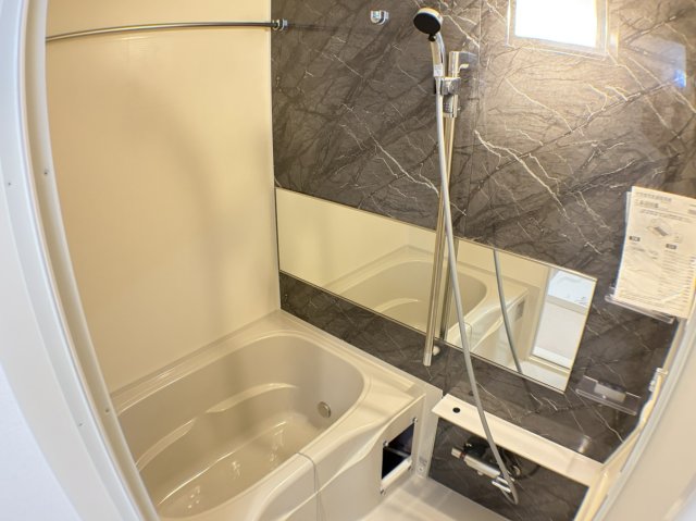 バス・シャワールーム　※同物件他部屋写真　反転・色違いの場合有　現状優先