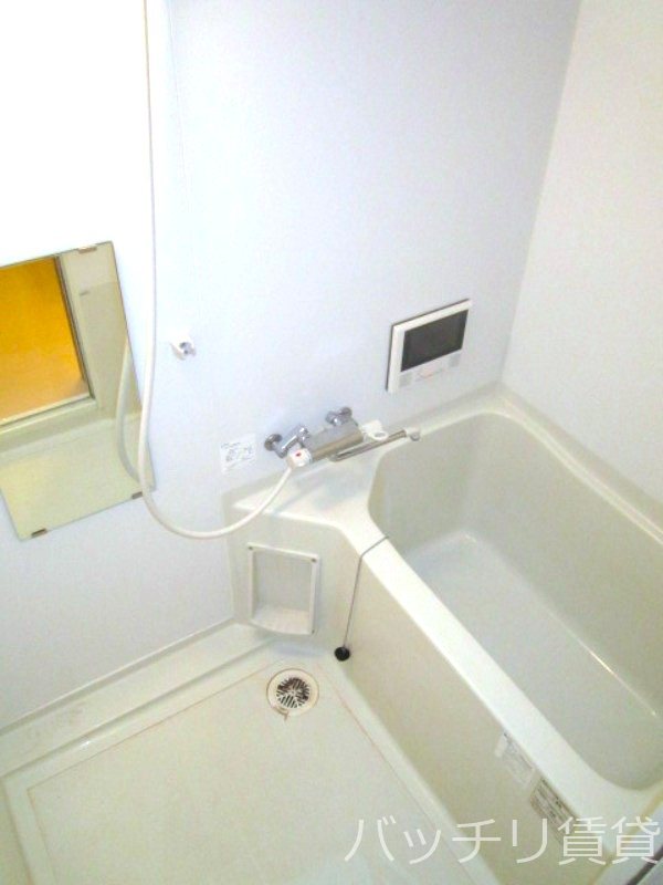 バス・シャワールーム　画像は同型タイプの為、現状を優先致します。