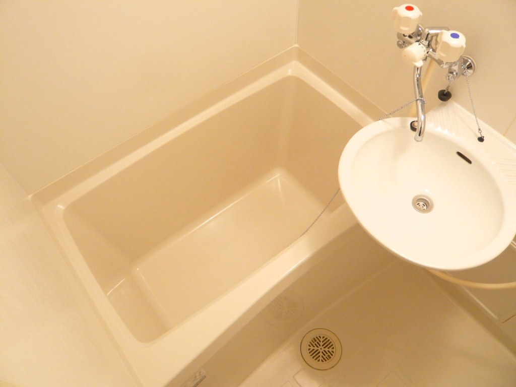 バス・シャワールーム　バス・トイレ別々です。