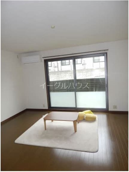 居室・リビング　別部屋写真使用