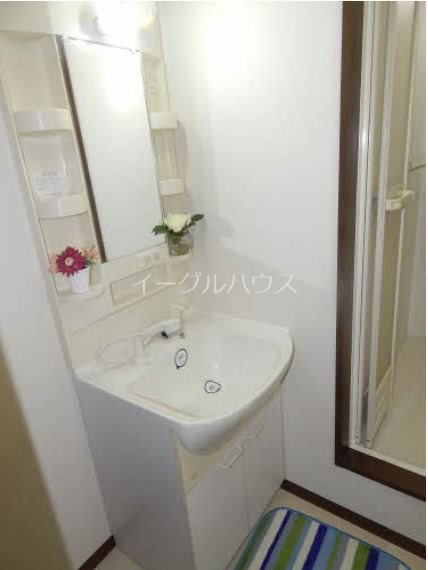 洗面設備　別部屋写真使用