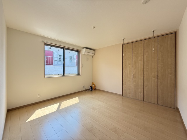 居室・リビング　別号棟参考写真になります