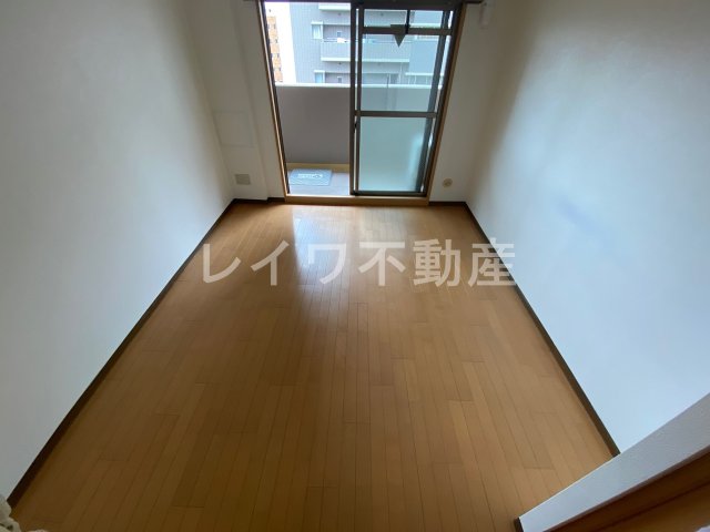 居室・リビング　明るい洋室です