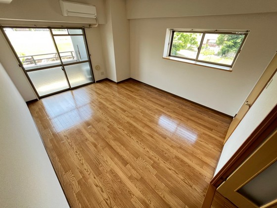 居室・リビング　※別号室の写真です