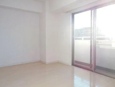 居室・リビング　別部屋の写真を使用しております。