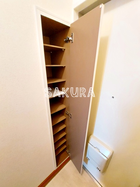 玄関　収納豊富なシューズボックスです♪