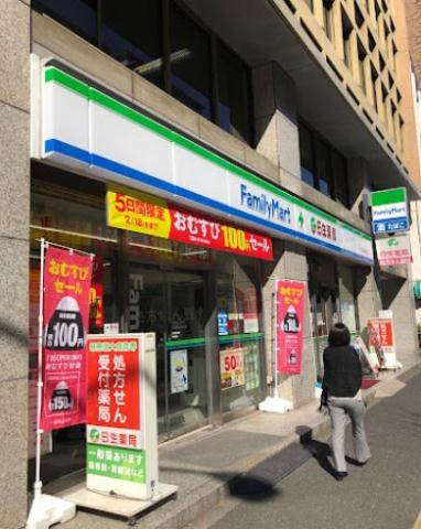 コンビニ　ファミリーマート日生薬局御成門店（コンビニ）まで385m