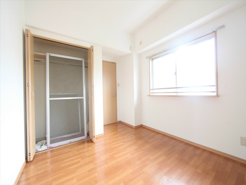 その他　洋室6帖　クローゼット付（収納充実してます）