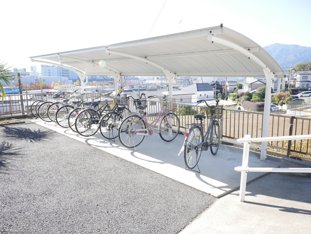 その他共有部分　★敷地内に屋根付きの駐輪場がございます★