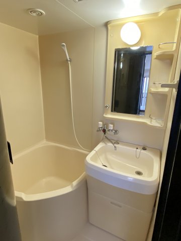 バス・シャワールーム　浴室、洗面台