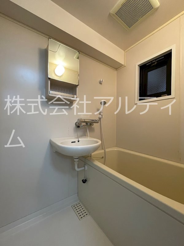 洗面設備　別のお部屋の写真です。ご参考までに。