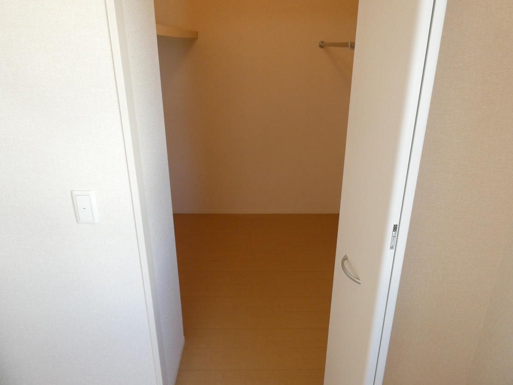収納　反転間取りの101号室の写真です。