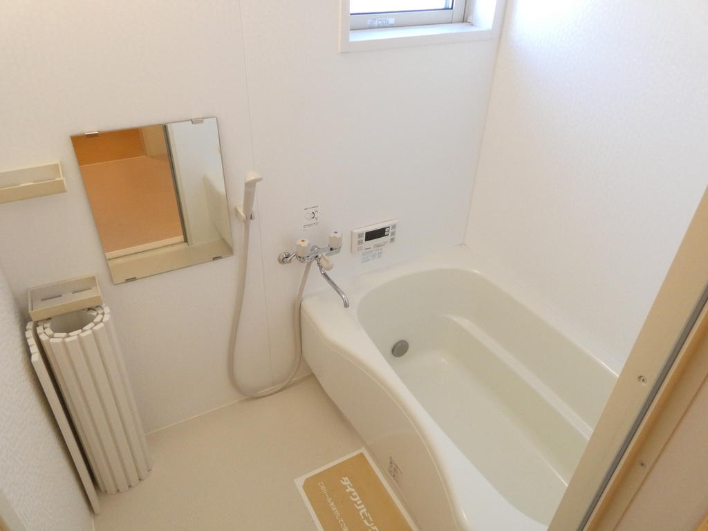 バス・シャワールーム　反転間取りの101号室の写真です。