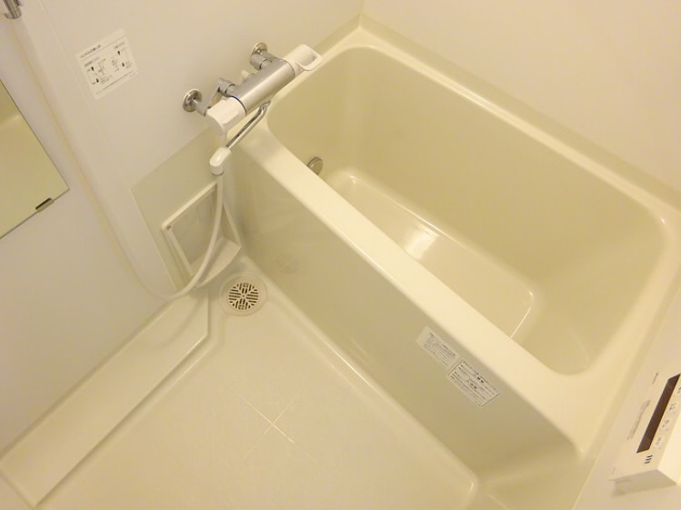 バス・シャワールーム　落ち着いた空間のお風呂です