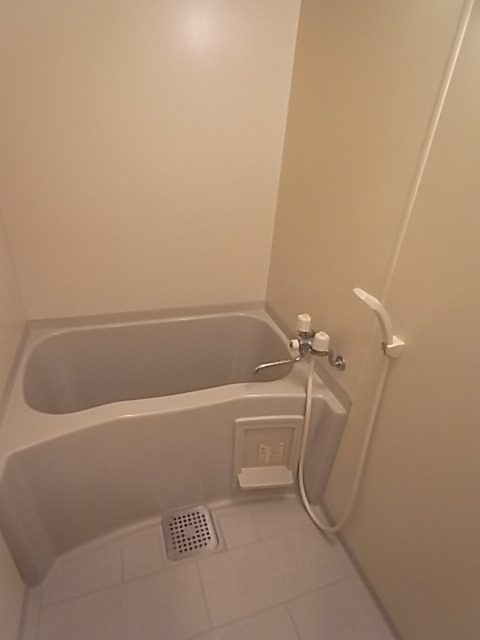 バス・シャワールーム　２人でも十分入浴できる広々なお風呂です