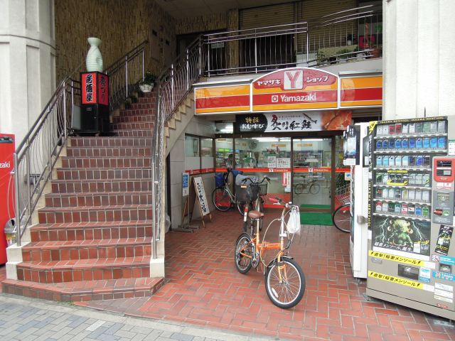 コンビニ　ヤマザキ（コンビニ）まで200m