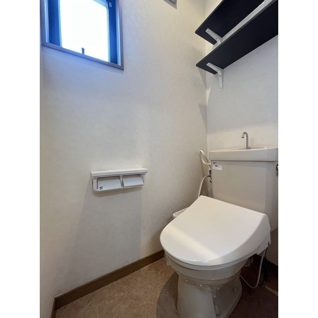 トイレ　温水洗浄便座付きトイレ