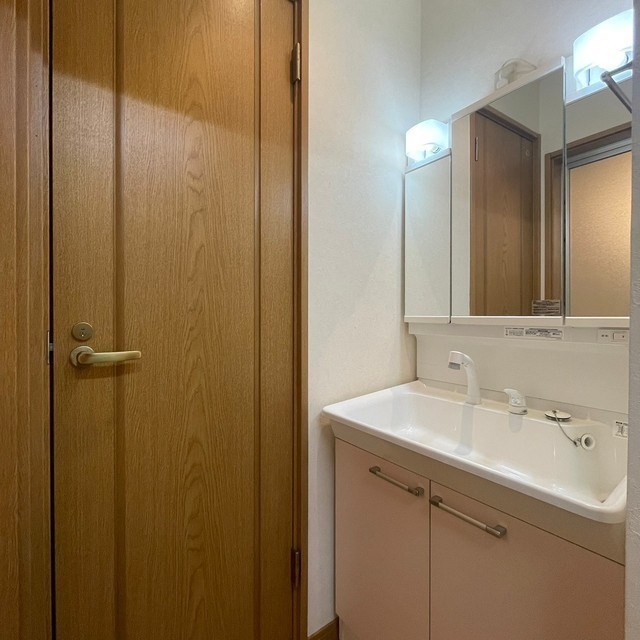 洗面設備　シャワー付き洗面台