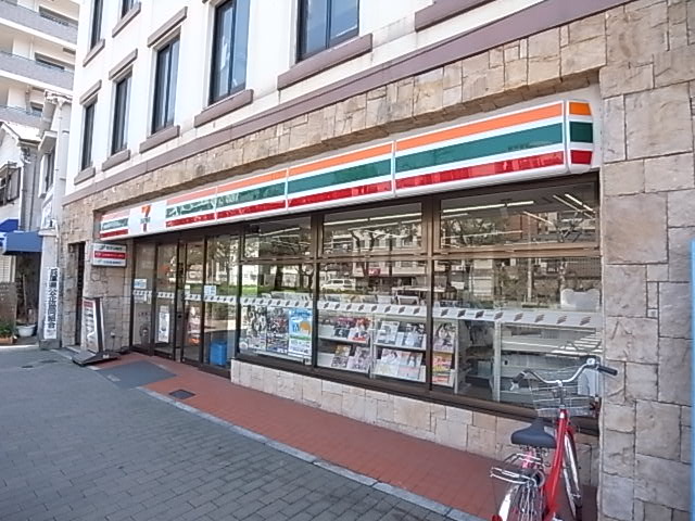 コンビニ　セブンイレブン（コンビニ）まで708m