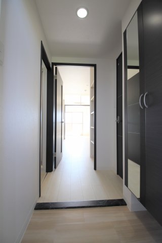 玄関　同建築会社の同シリーズとなります。