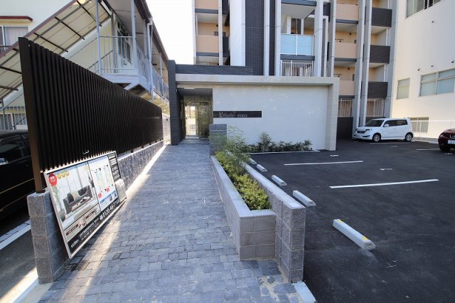 エントランス　同建築会社の同シリーズとなります。