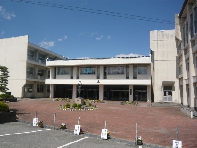 中学校　飯田市立高陵中学校（中学校）まで1691m