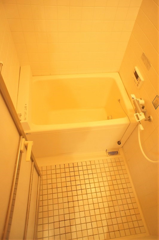 バス・シャワールーム　広々お風呂。ゆったり入れます。※別号室