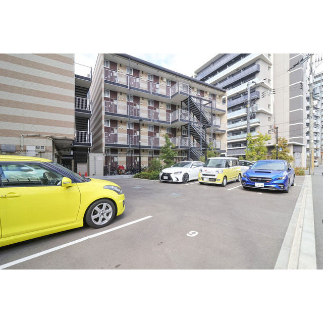 駐車場　駐車場があるので、車を買う予定の方も安心です