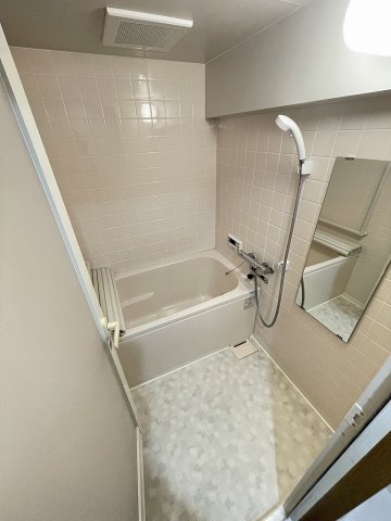 バス・シャワールーム　別のお部屋の写真です。