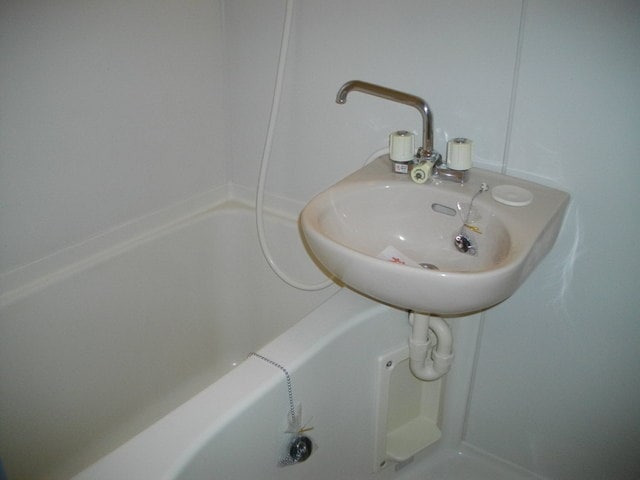 バス・シャワールーム　バストイレセパレートタイプのシンプルな浴室です！