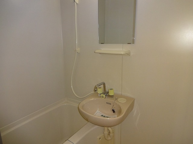 洗面設備　浴室内に洗面台あり☆