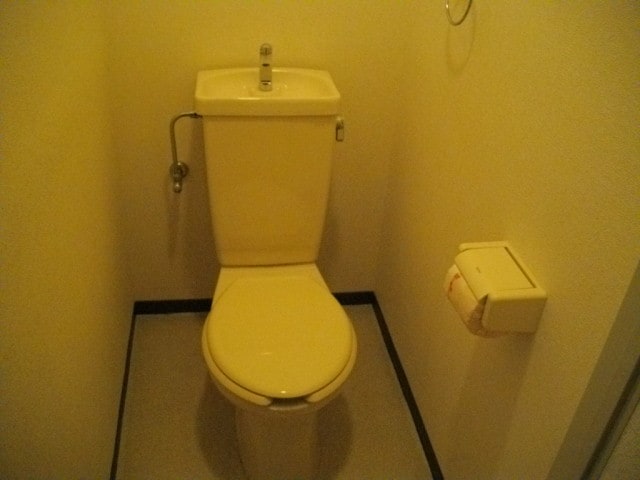 トイレ　シンプルで掃除のしやすいトイレです♪