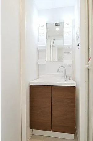 洗面設備　※反転タイプの写真を使用しています。