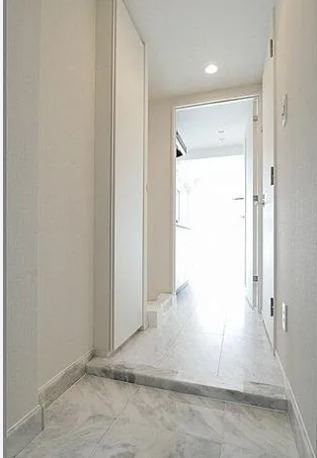 玄関　※反転タイプの写真を使用しています。