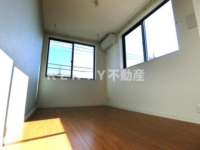 居室・リビング　こちらのリビングで趣味の時間をお楽しみください