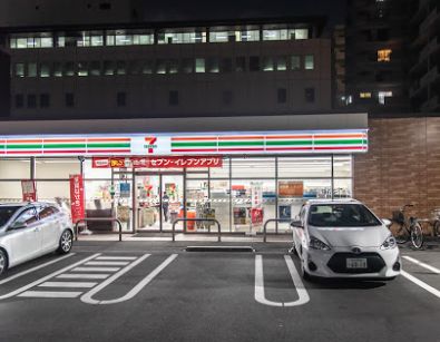 コンビニ　セブンイレブン　谷町７丁目（コンビニ）まで184m
