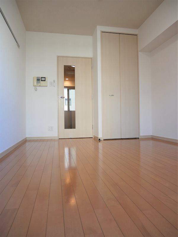 その他部屋・スペース　開放的な寝室です