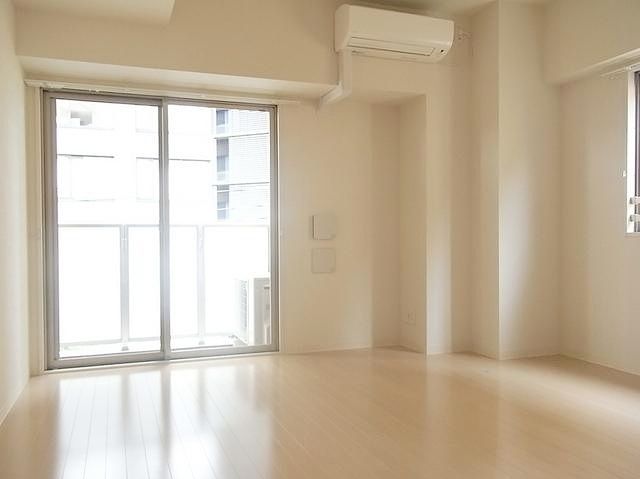 居室・リビング　２面採光の明るいお部屋