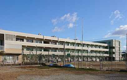 小学校　吹田市立吹田第二小学校（小学校）まで608m