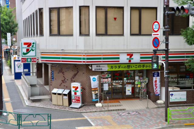 コンビニ　セブンイレブン中央区明石町店（コンビニ）まで118m