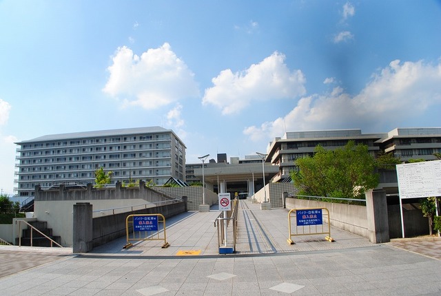 病院　京都大学医学部附属病院（病院）まで738m
