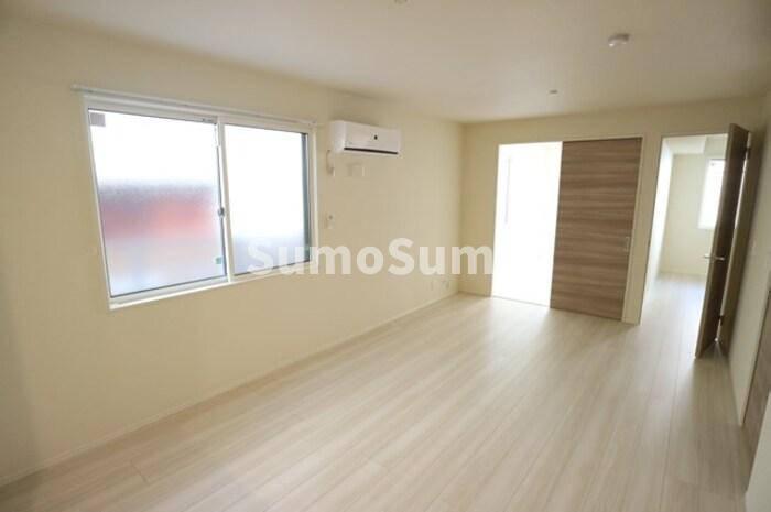 その他部屋・スペース　広くて明るい寝室