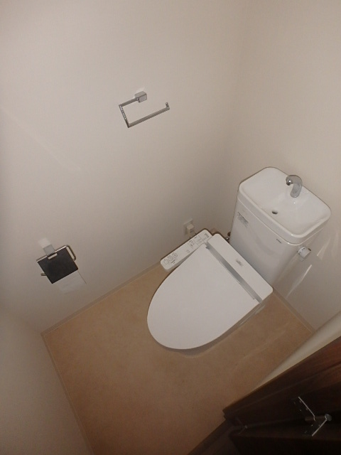 トイレ　ウォシュレット完備のトイレです。