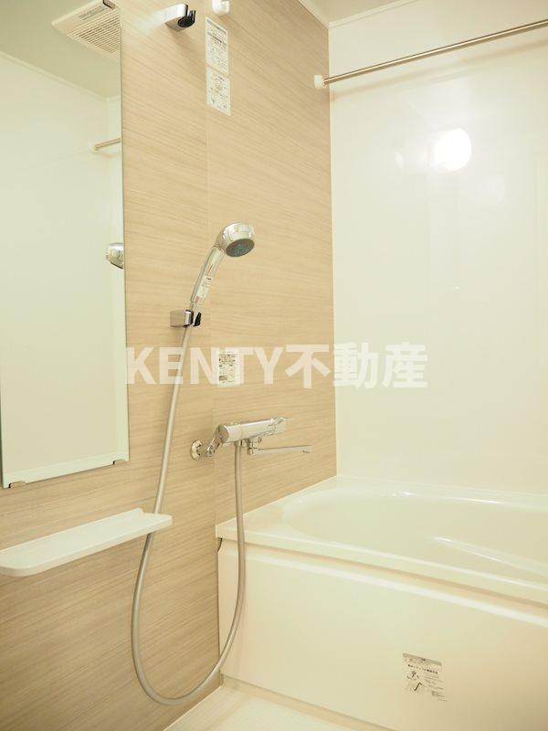 バス・シャワールーム　落ち着いた空間のお風呂です